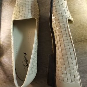 1 pairs of vintage Women shoes